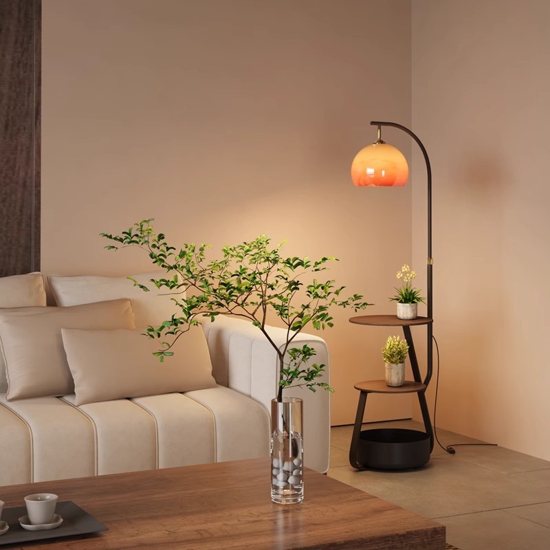 Vloerlamp, antiek nachtkastje  - Sofas recensie en prijs